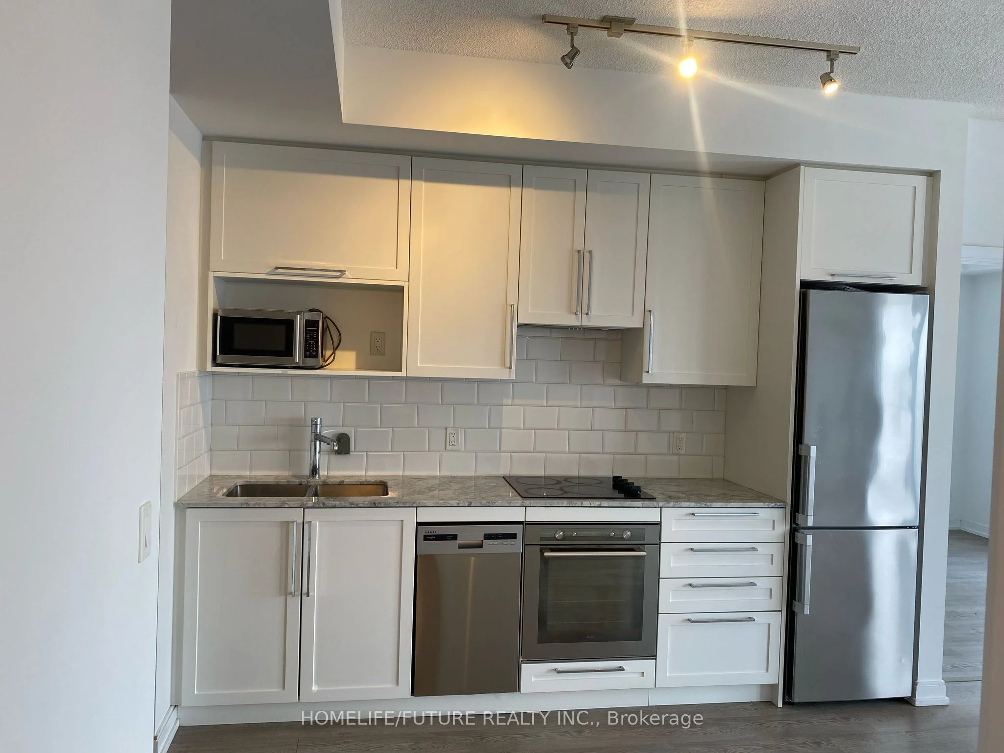 275 Village Green Square 3121, Toronto E07, ON M1S 0L8