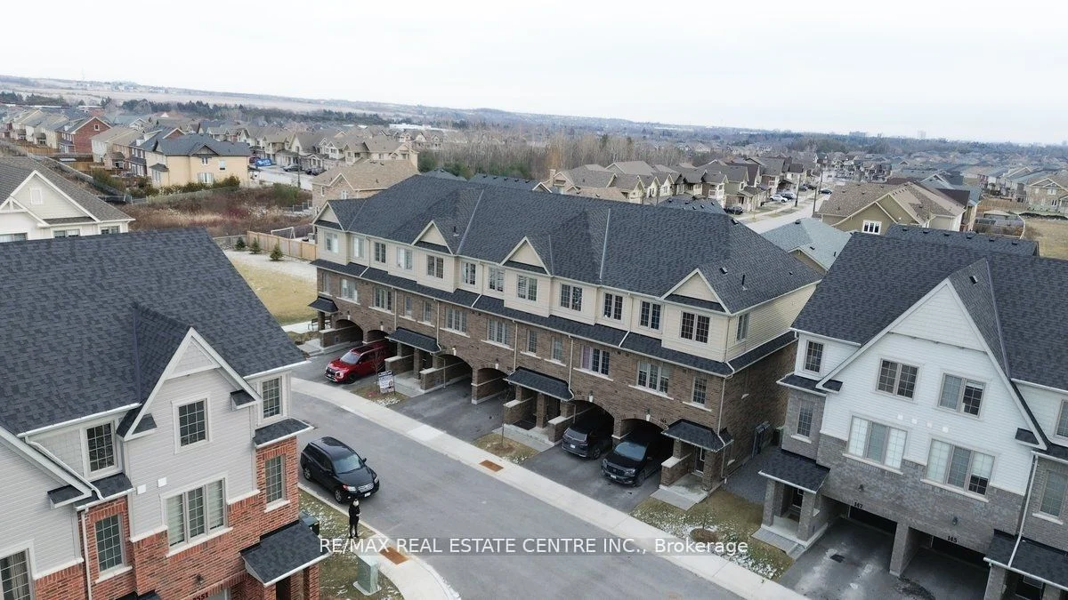 Condo Townhouse in Oshawa