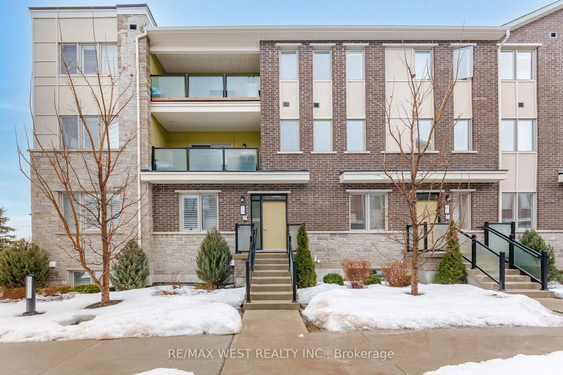Condo Townhouse in Pickering