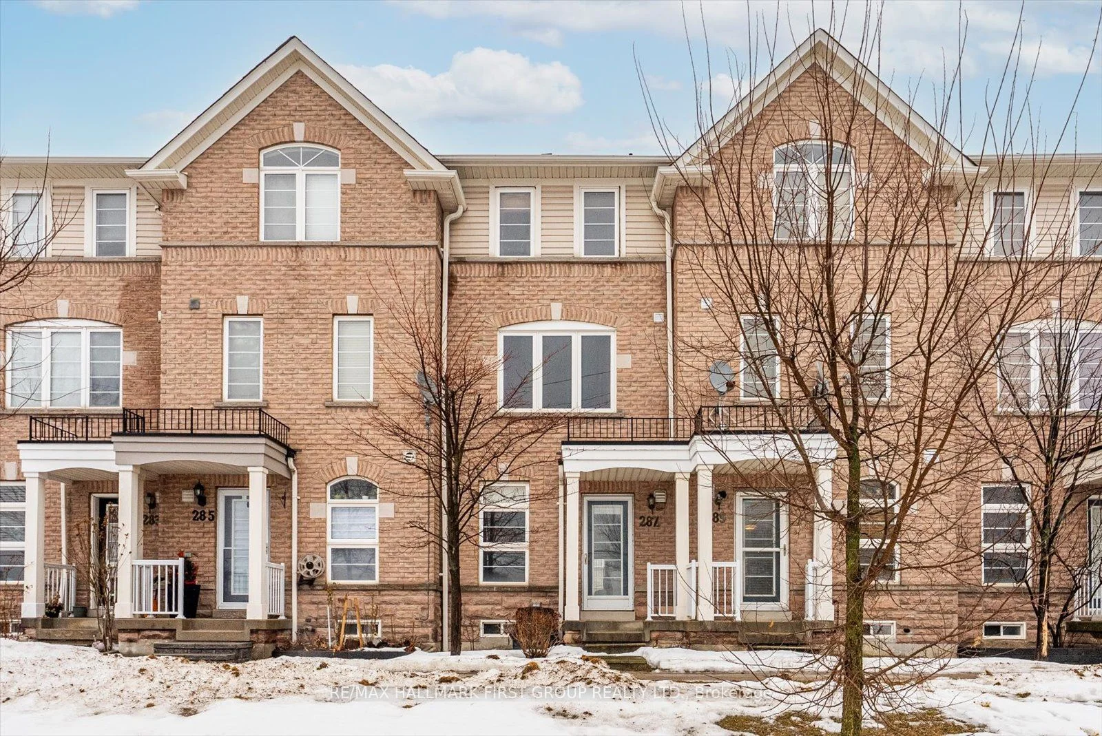 Att/Row/Townhouse in Ajax