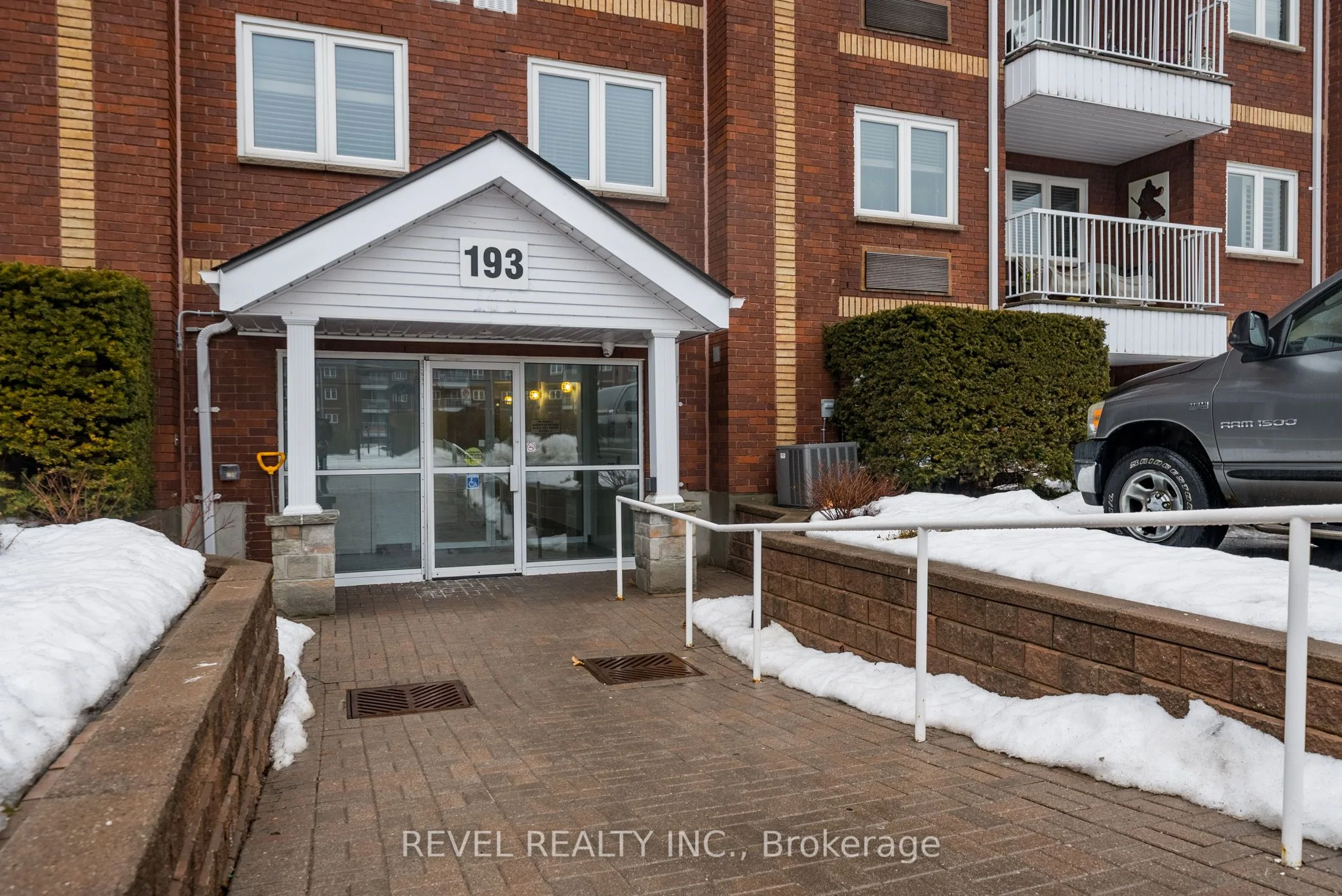 193 Lake Driveway Drive W 309, Ajax, On L1s 7h8