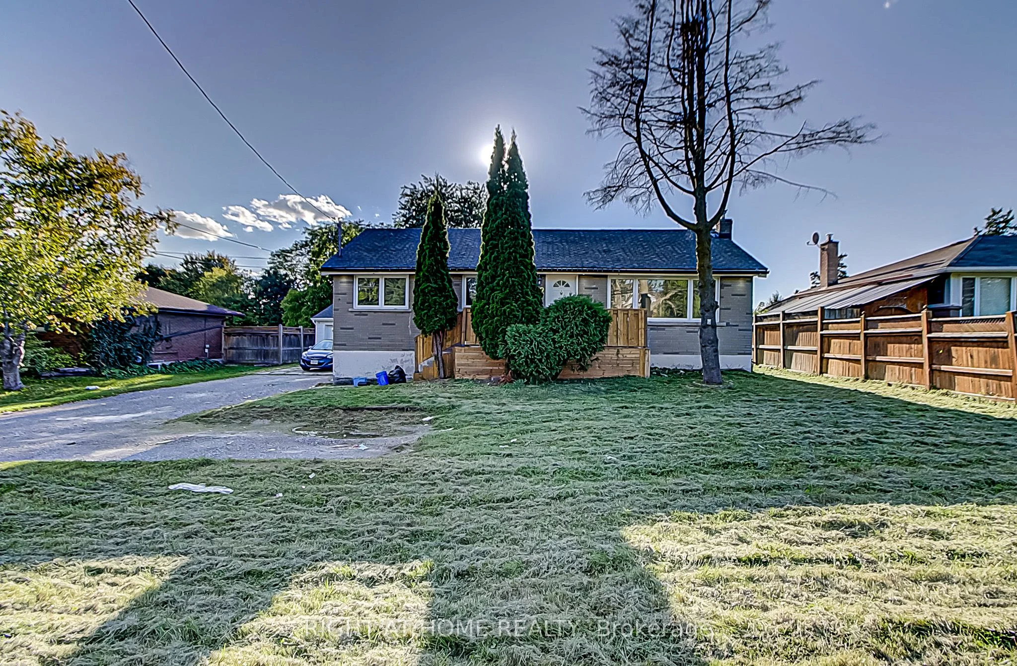 Detached in Whitby