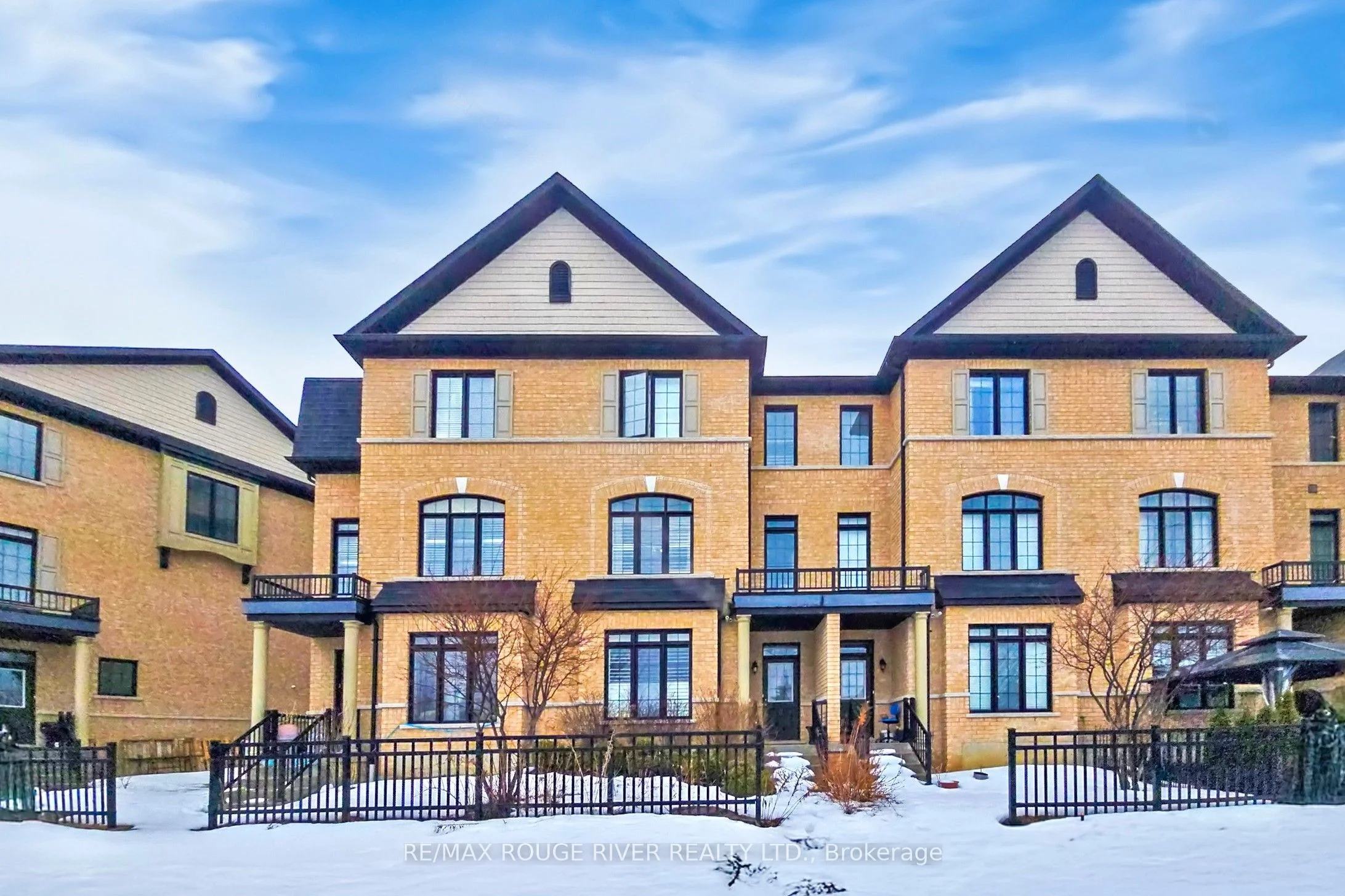 Att/Row/Townhouse in Ajax
