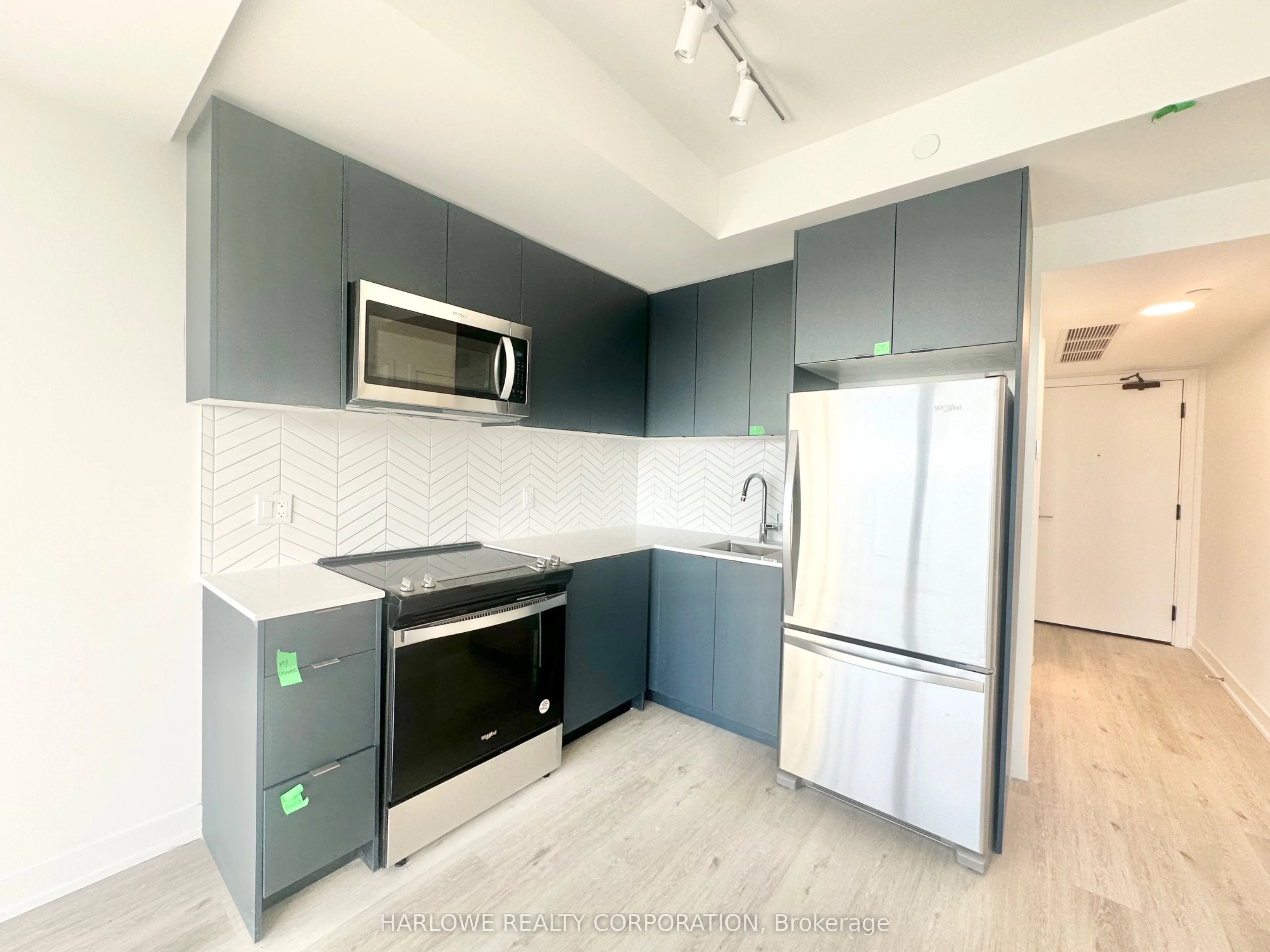 1614 Charles Street 432 D, Whitby, ON L1N 0P4
