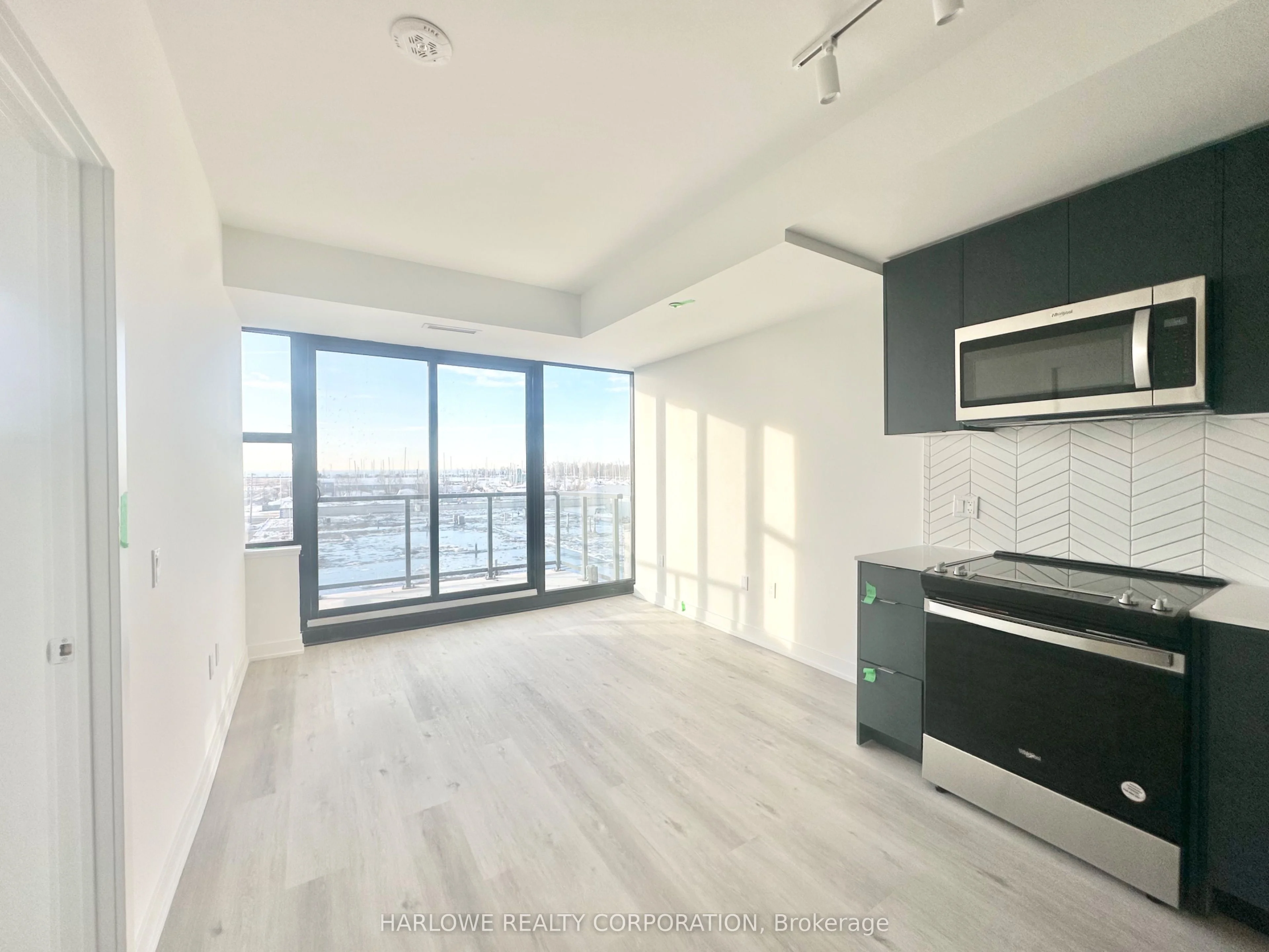 Condo Apartment in Whitby