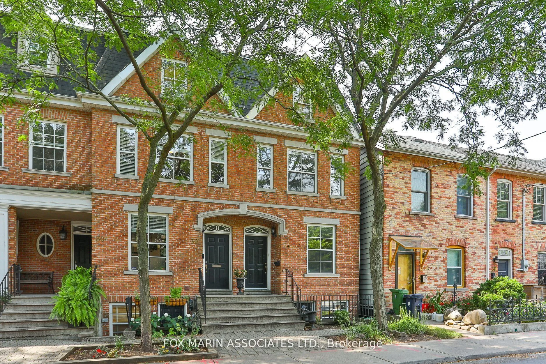 Att/Row/Townhouse in Toronto
