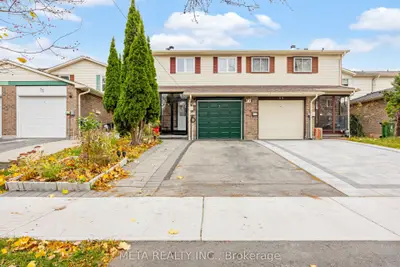 Att/Row/Townhouse in Toronto