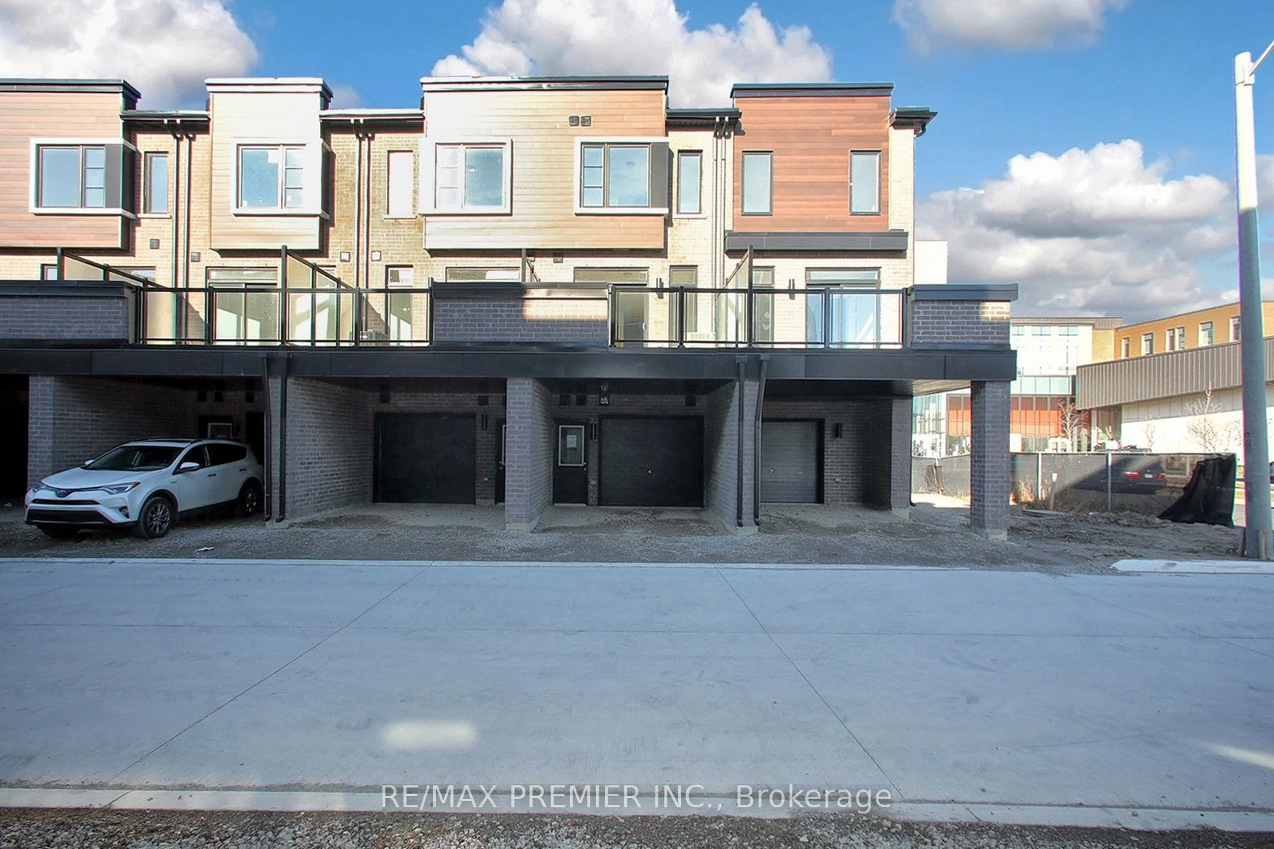 Att/Row/Townhouse in Toronto