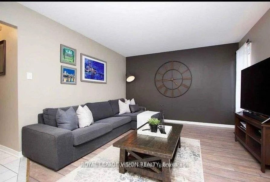 1838 Woodgate Court, Oshawa, ON L1G 7Z1