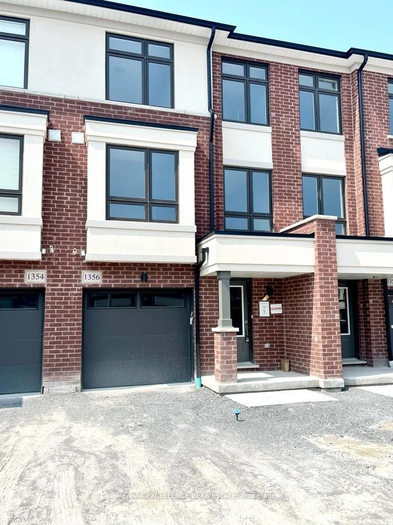 Att/Row/Townhouse in Oshawa
