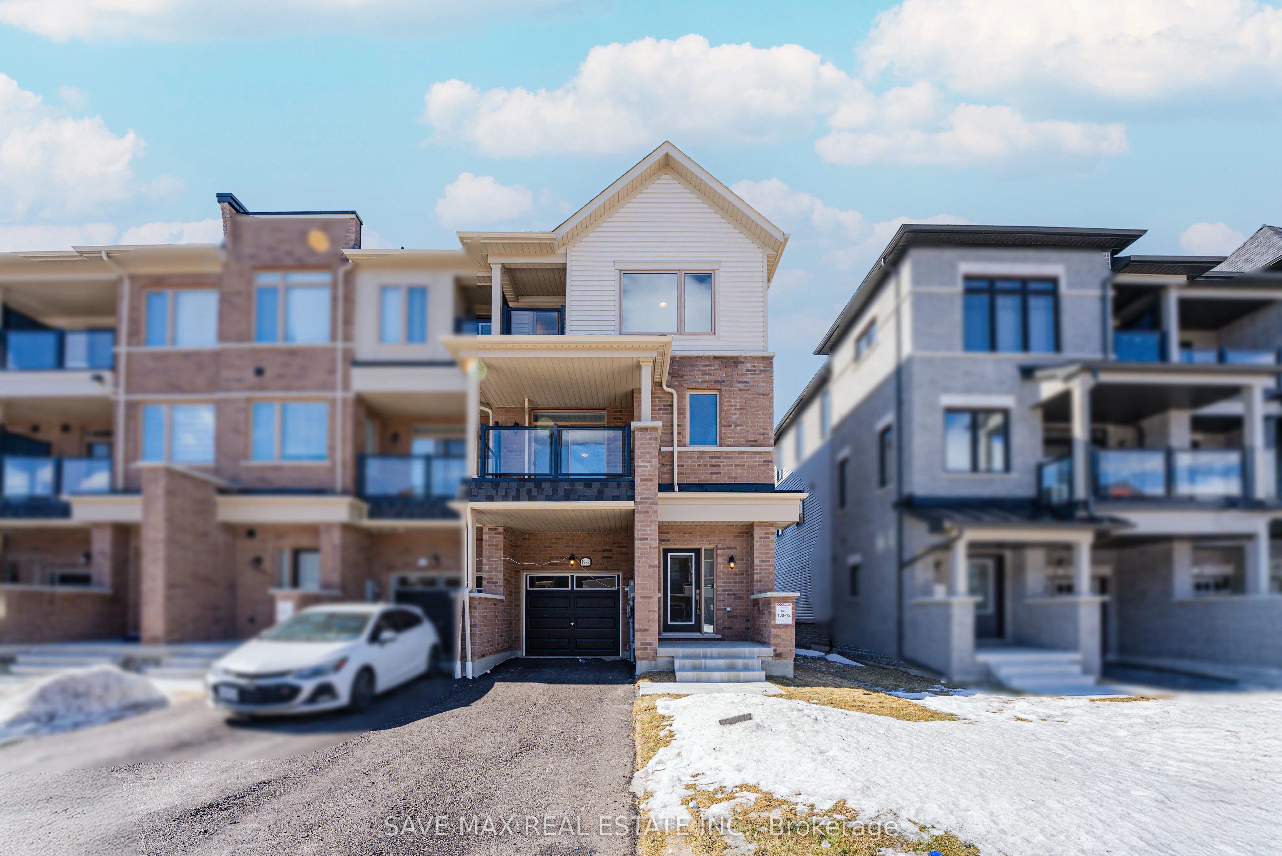 Att/Row/Townhouse in Oshawa