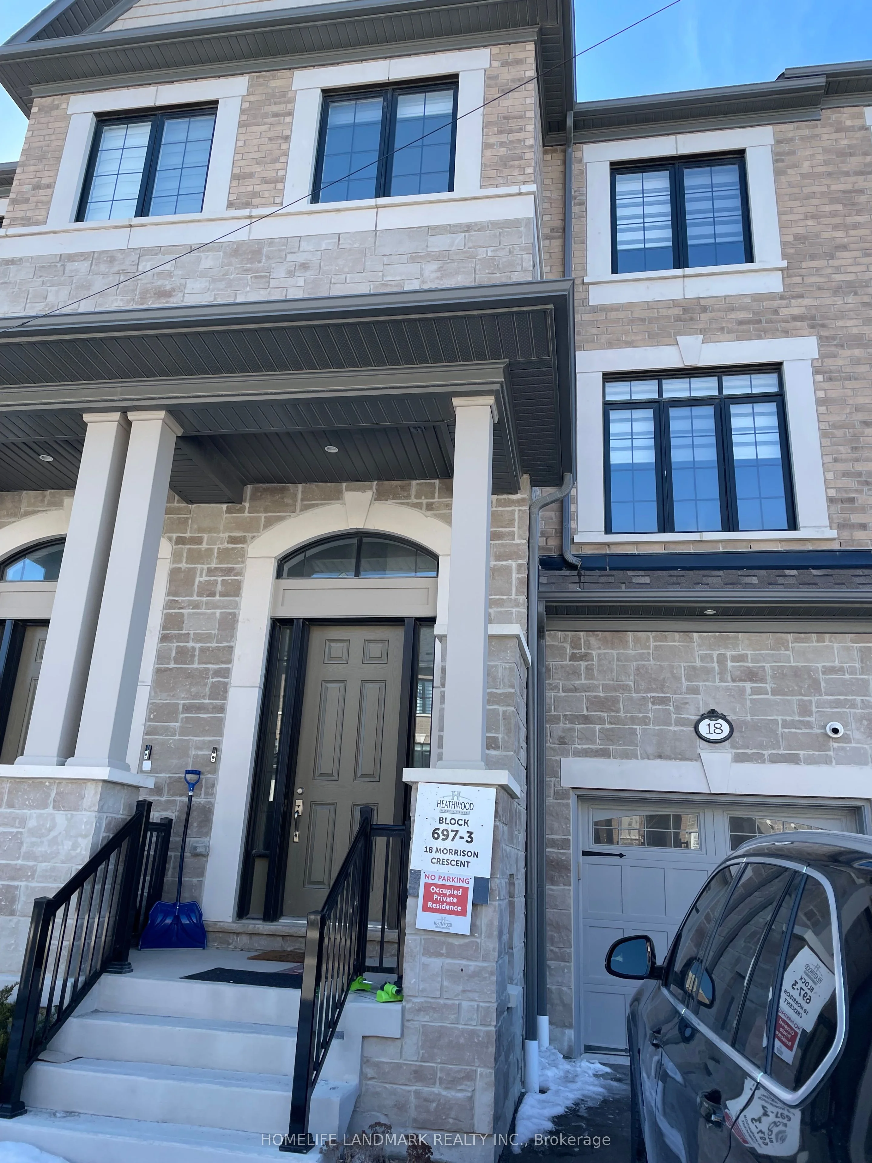 Att/Row/Townhouse in Whitby