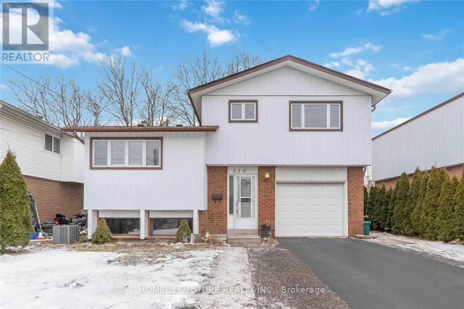 Detached in Oshawa