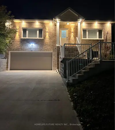 Detached in Oshawa