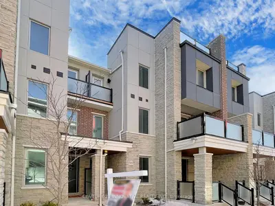 Condo Townhouse in Pickering