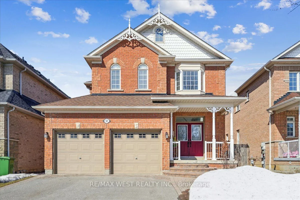 Detached in Whitby