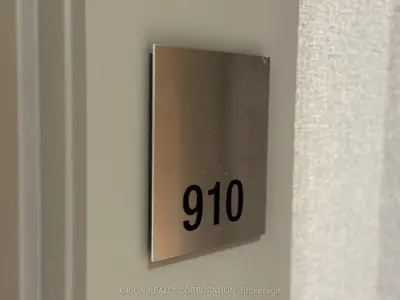 Condo Apartment in Pickering