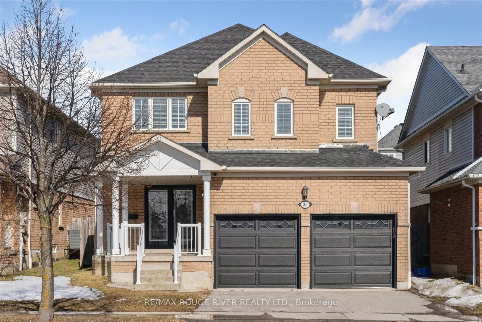 Detached in Whitby