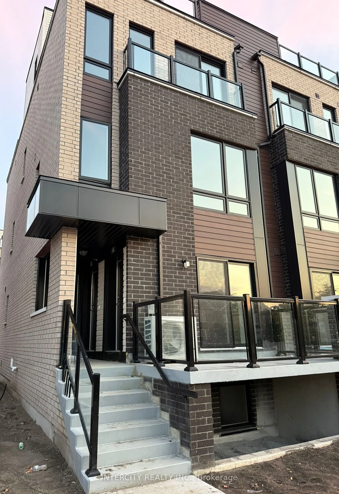 Condo Townhouse in Toronto