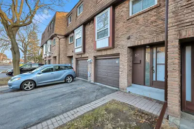 Condo Townhouse in Oshawa