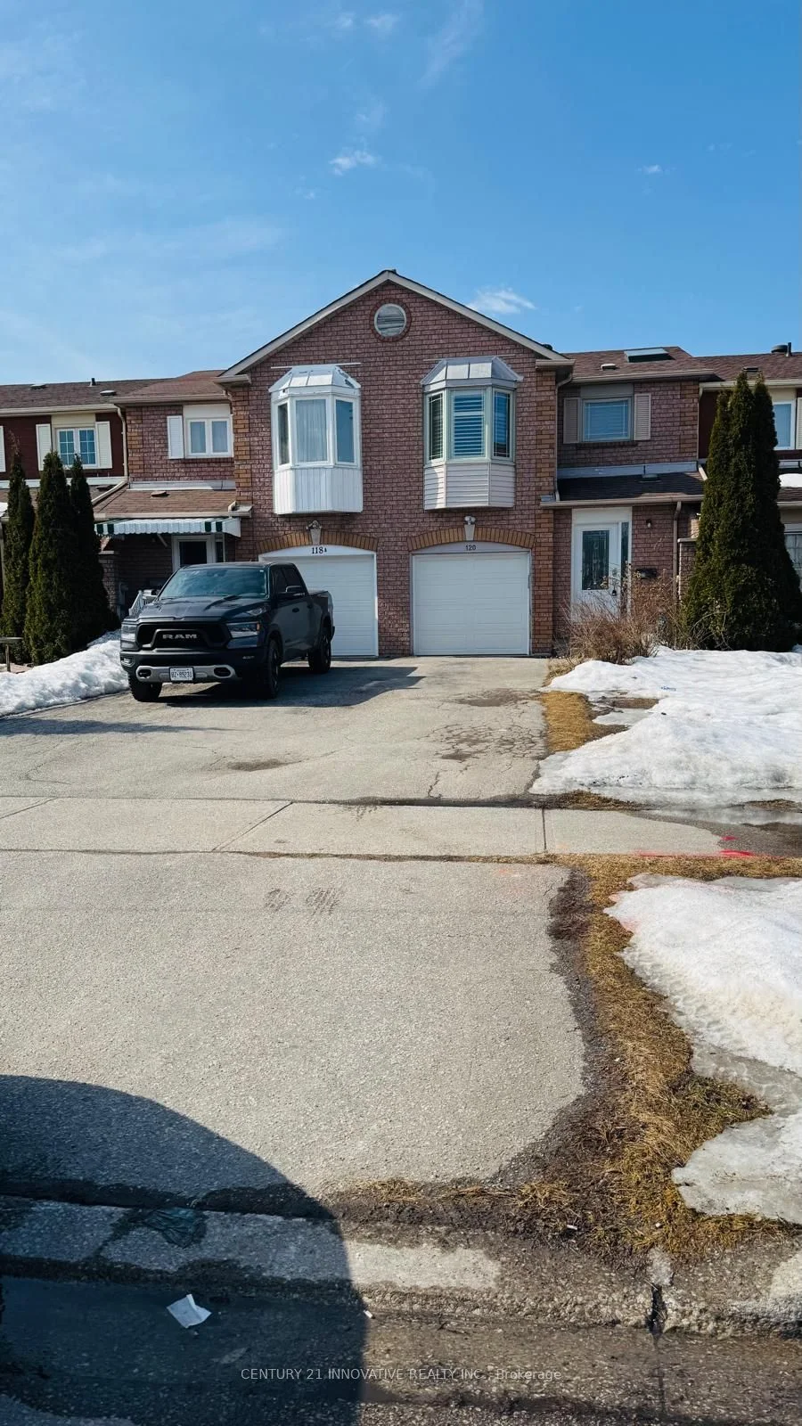 Att/Row/Townhouse in Toronto