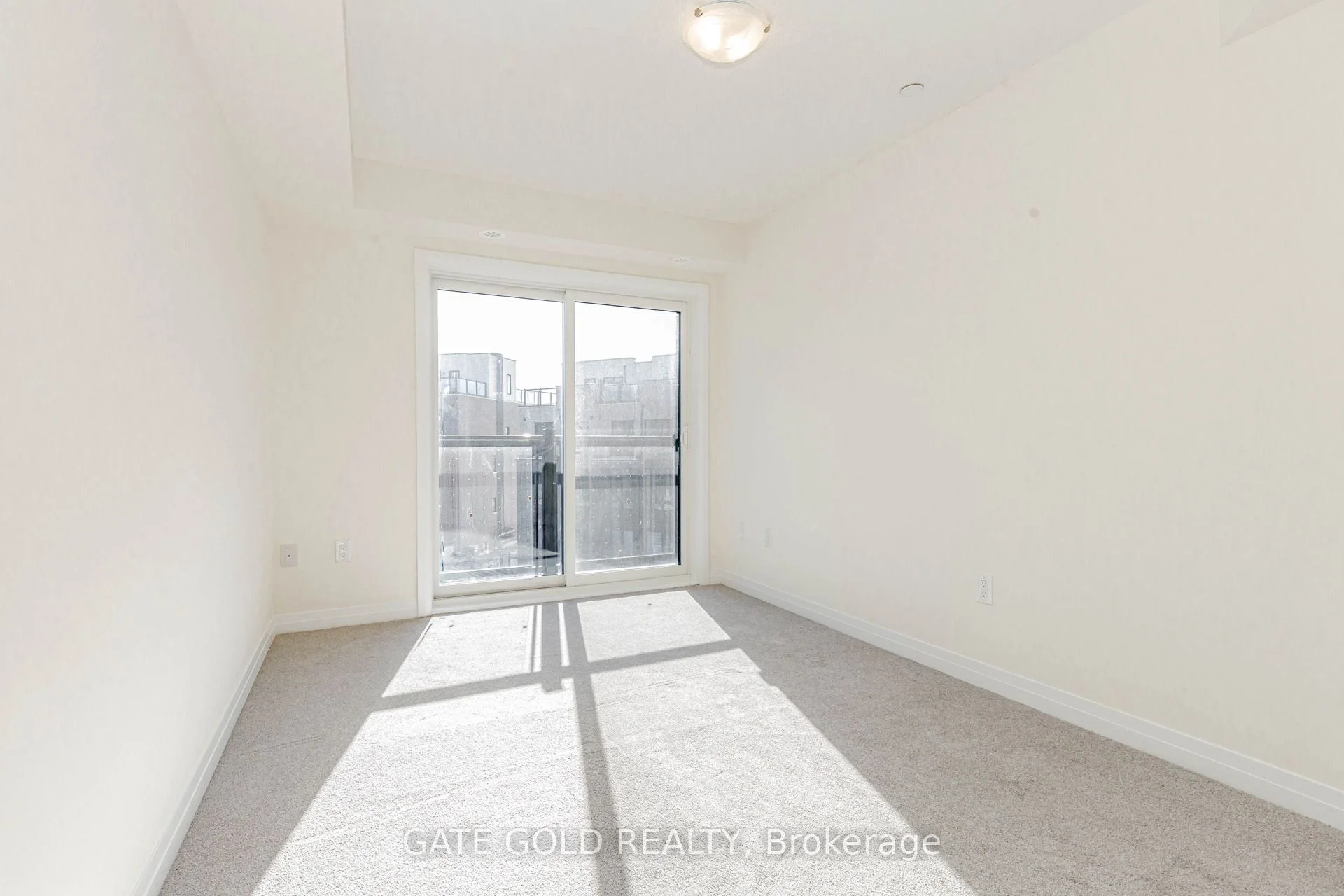 11 # 35 PRIYA Lane N, Toronto E11, ON M1B 0E8