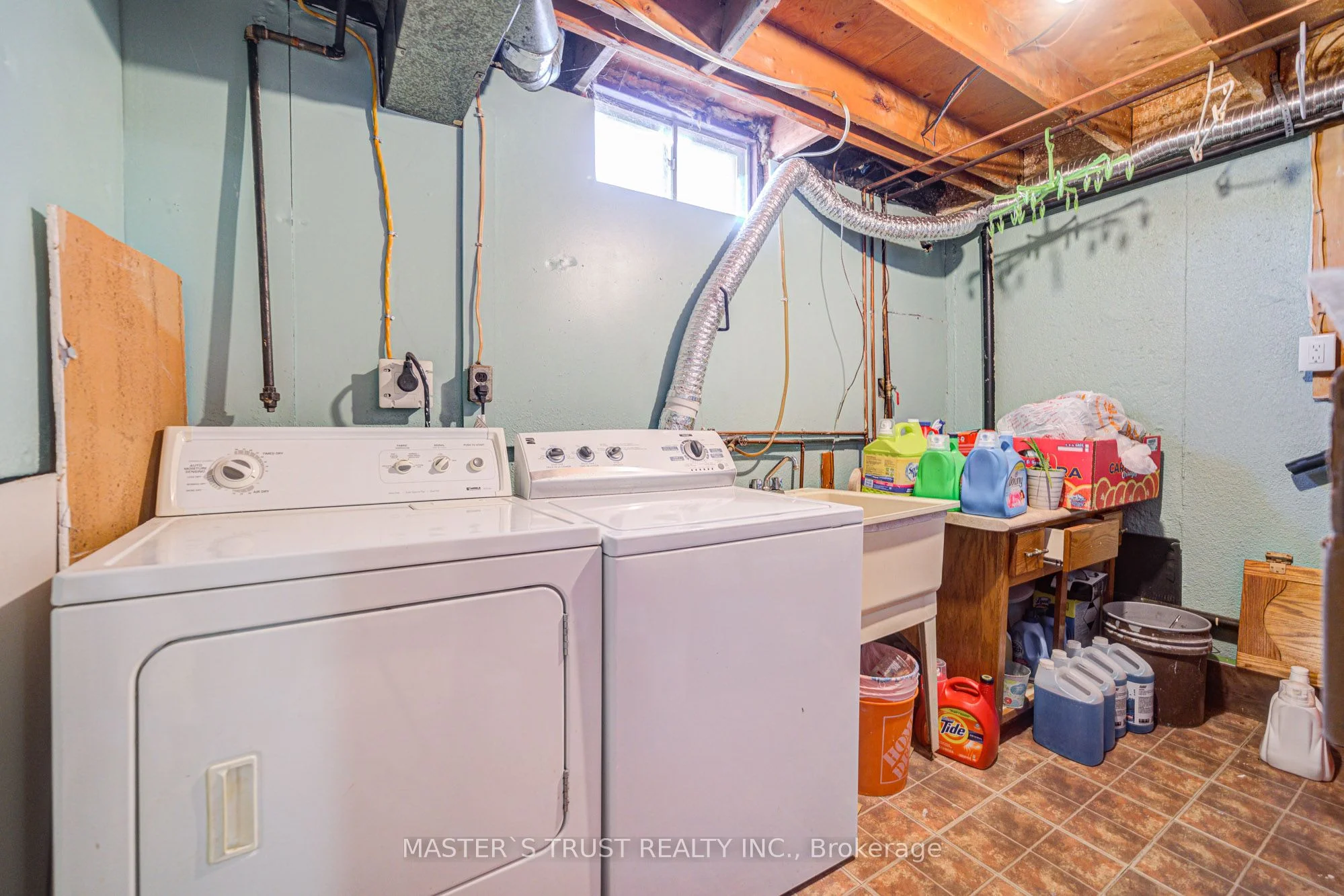 1294 Ludlow Court, Oshawa, ON L1G 7K5