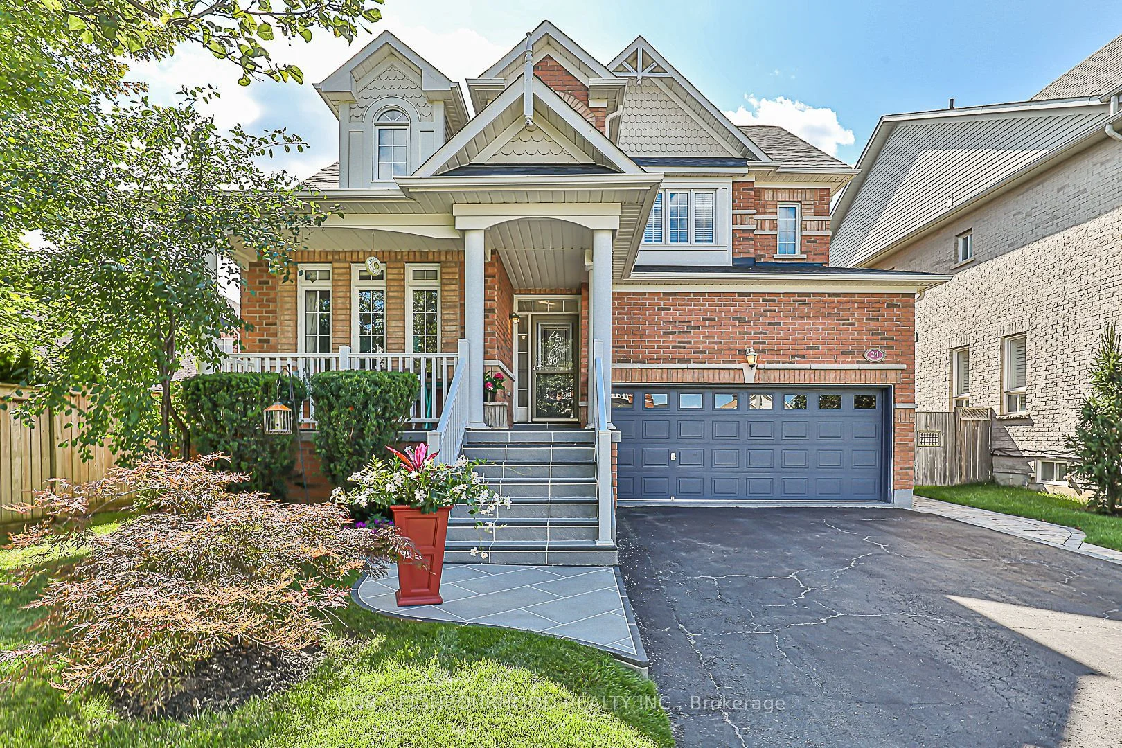 Detached in Whitby