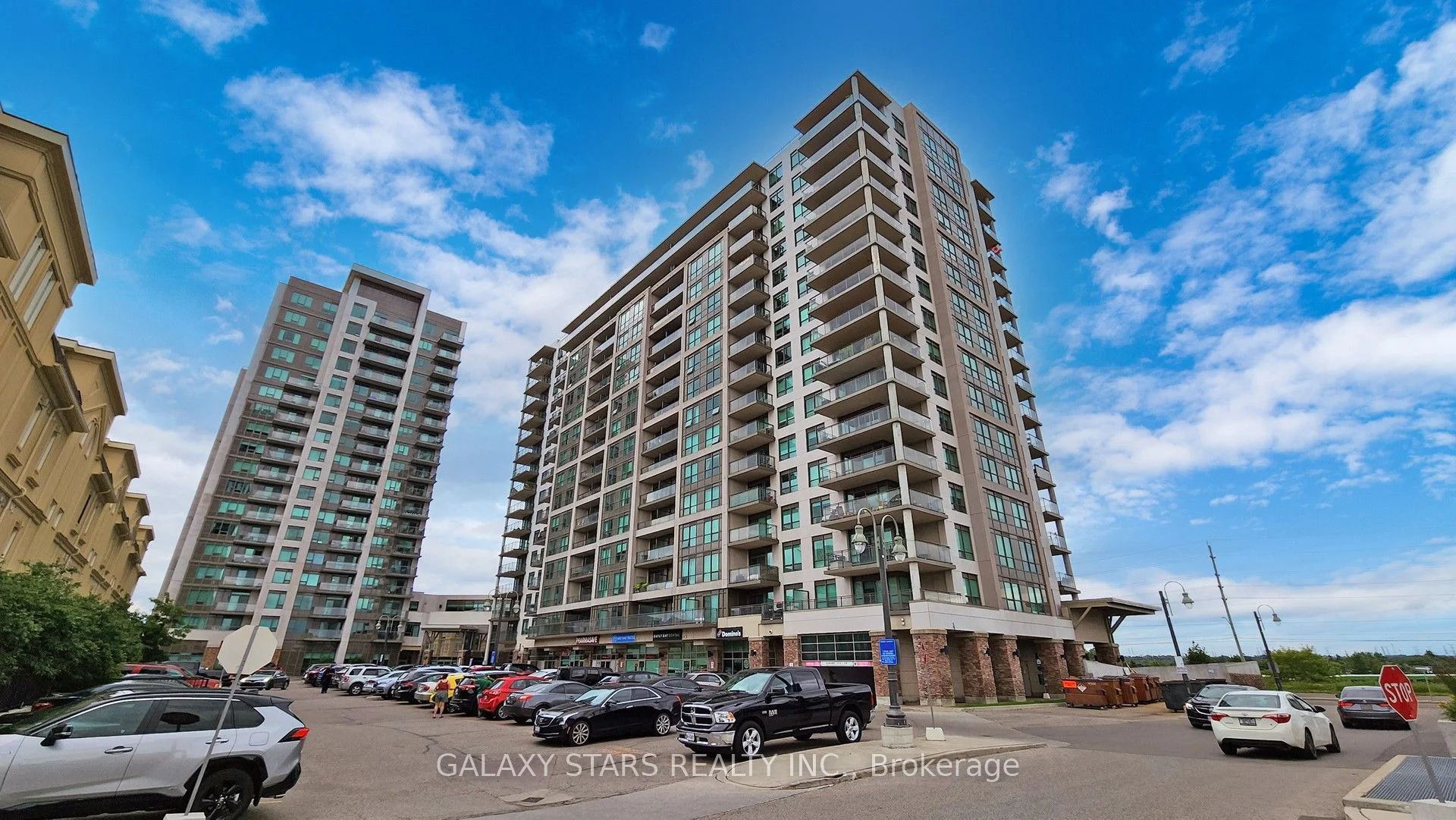Condo Apartment in Pickering