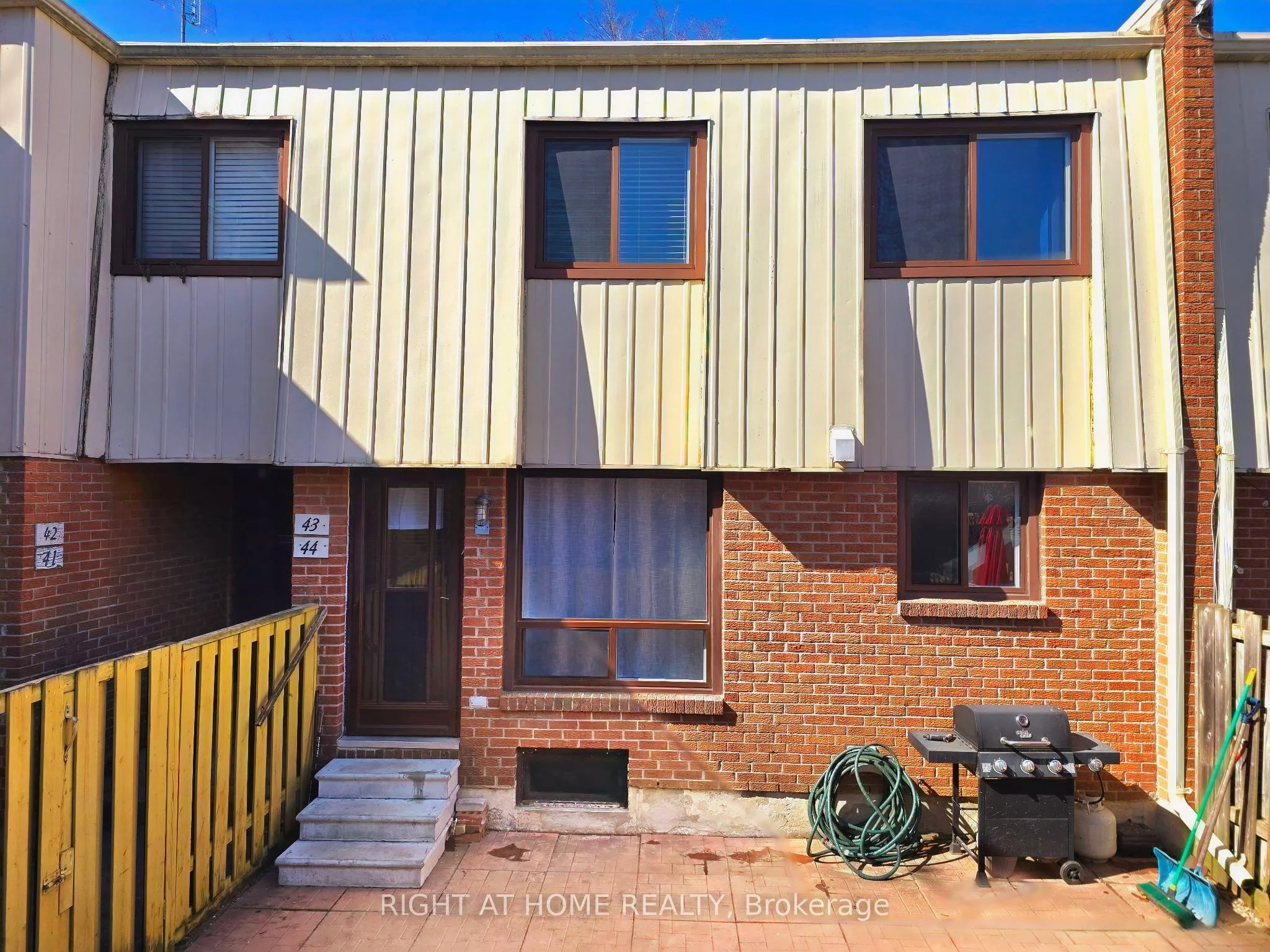 1100 Oxford Street 44, Oshawa, ON L1J 6G4