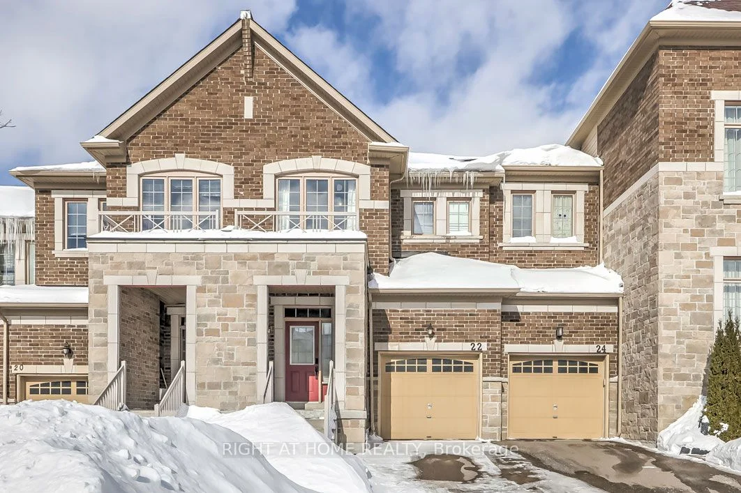 Att/Row/Townhouse in Whitby
