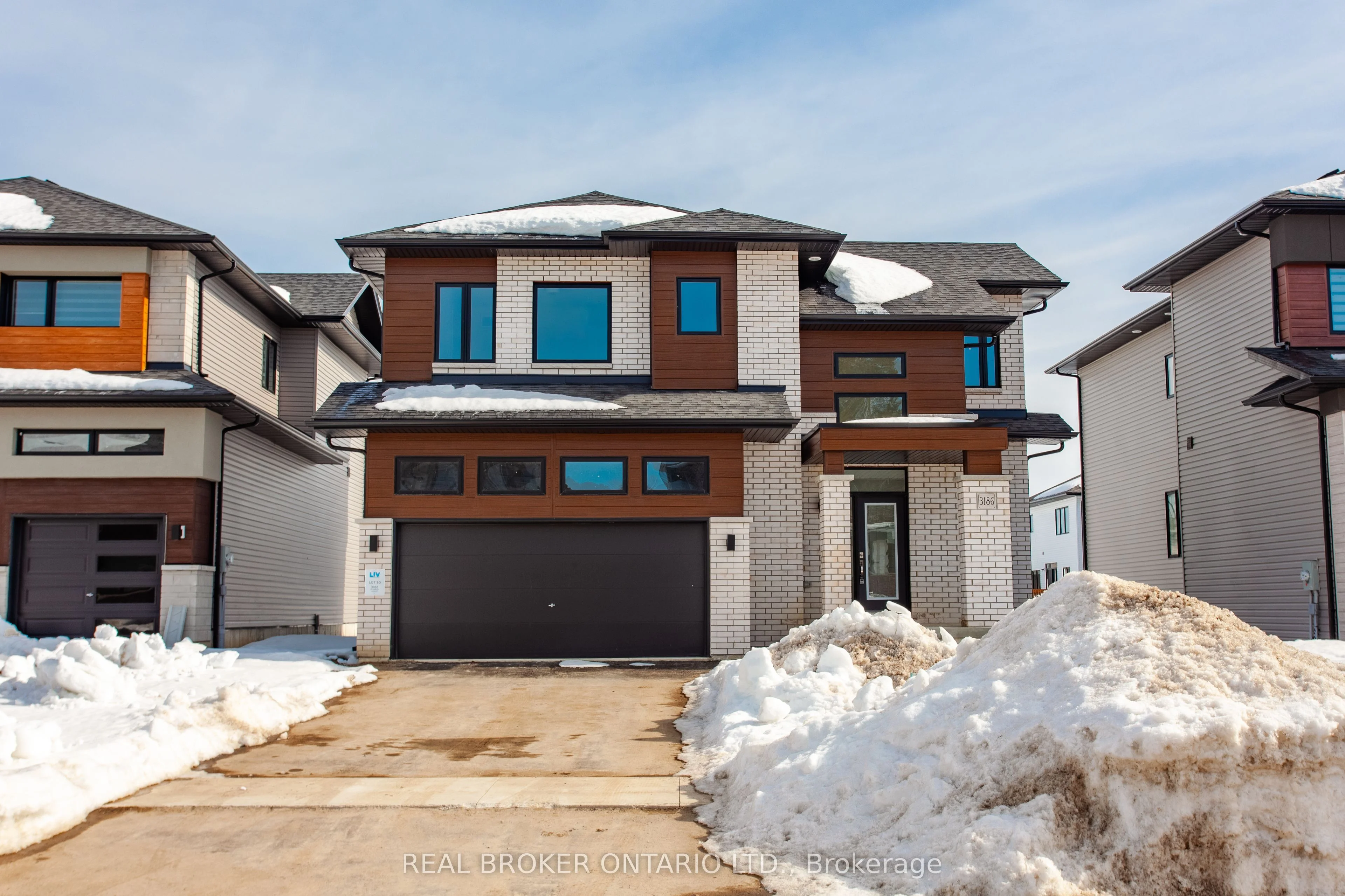3186 Searidge Street, Severn, On L3v 8r1