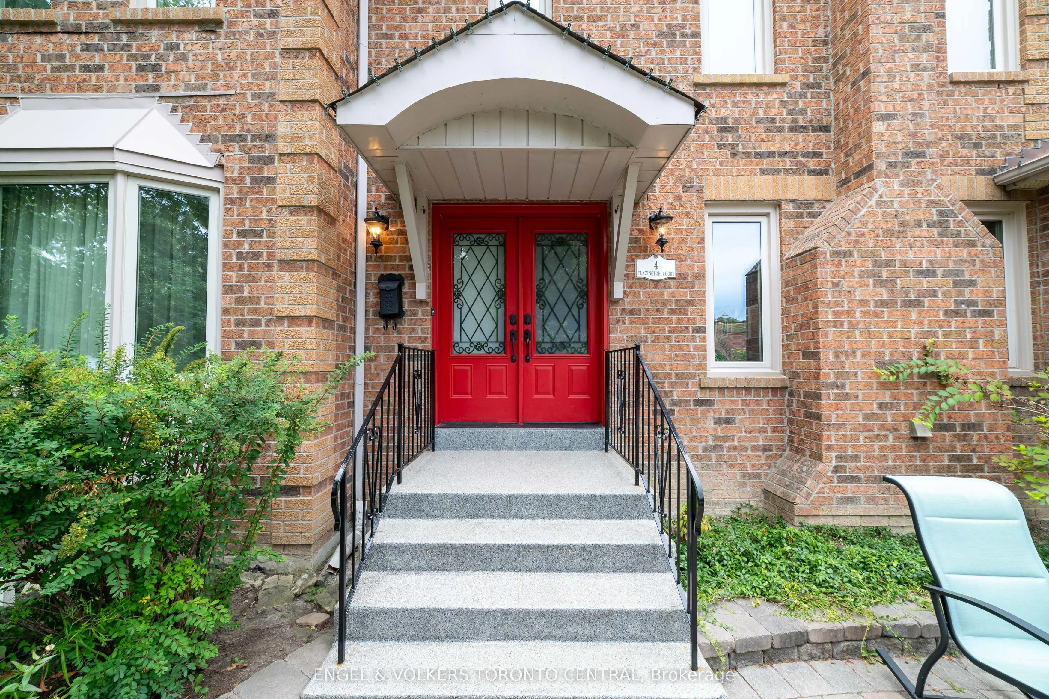 4 Flazington Court, Ajax, On L1s 6n5