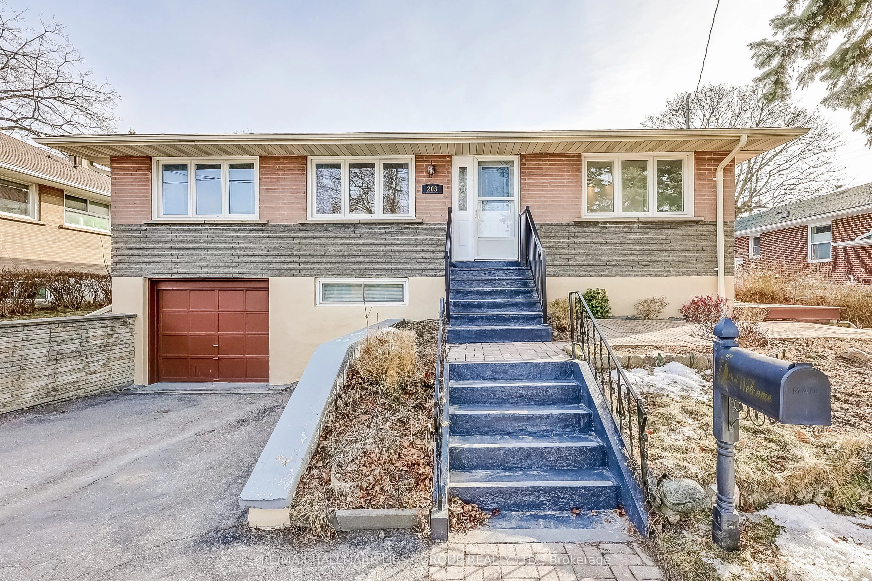 Detached in Whitby