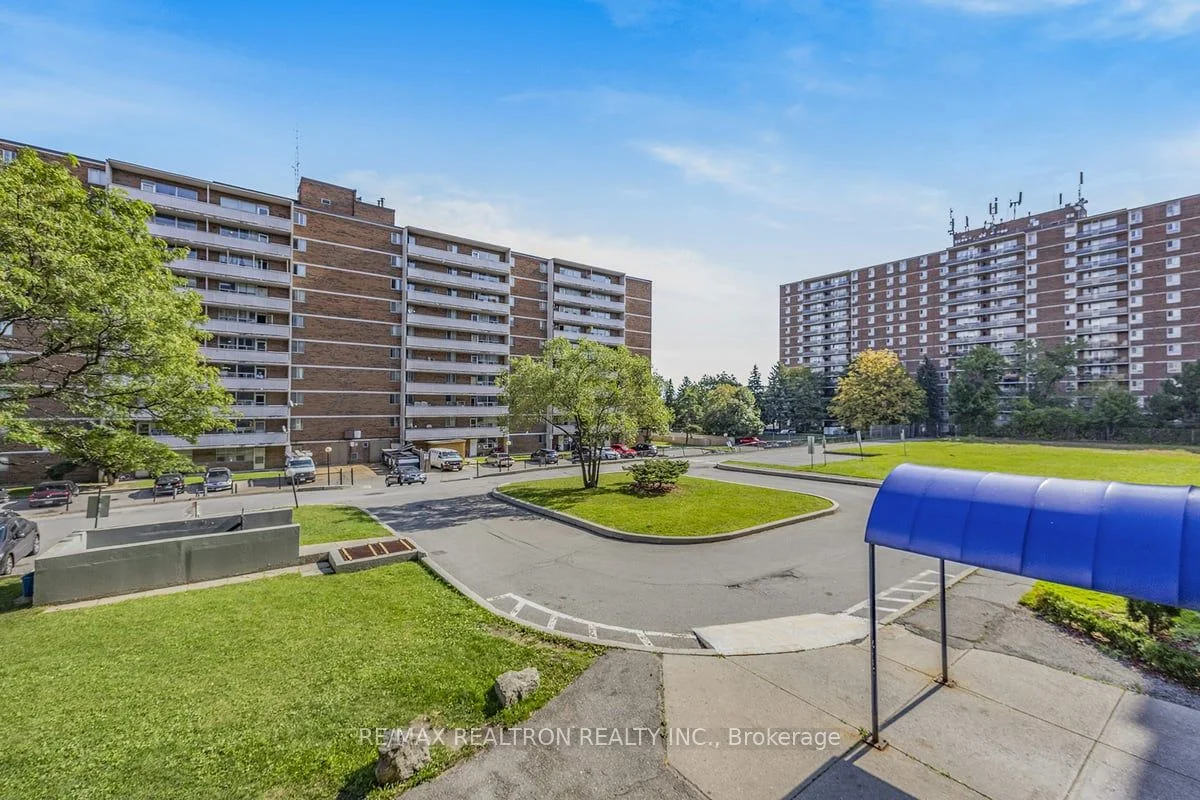 5 Glamorgan Avenue 214, Toronto E04, ON M1P 4P1