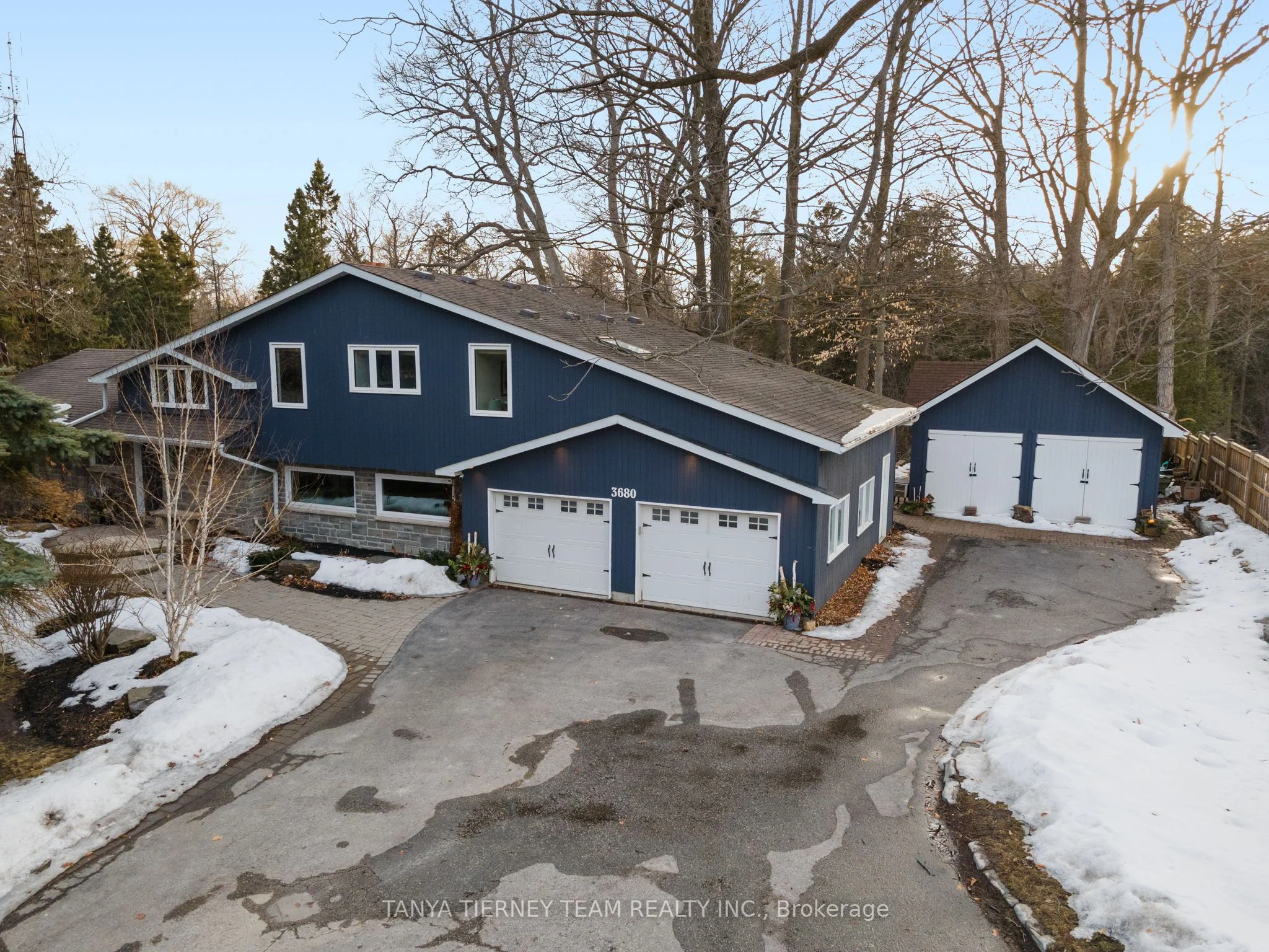 Detached in Whitby