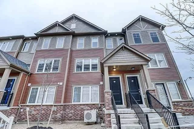 Att/Row/Townhouse in Oshawa