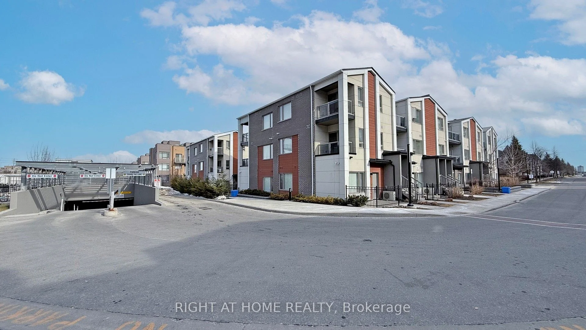 Condo Townhouse in Toronto