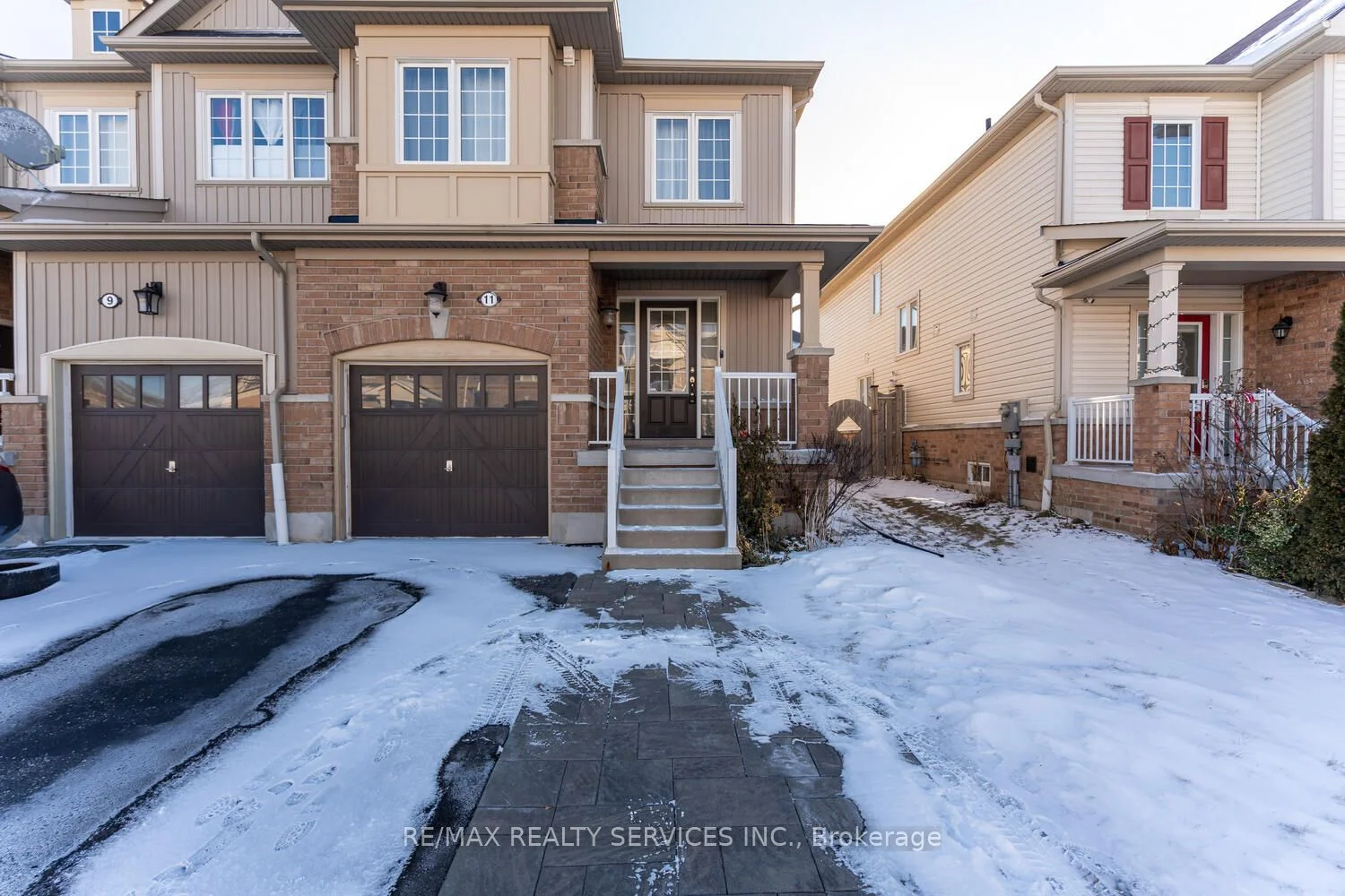 Att/Row/Townhouse in Whitby