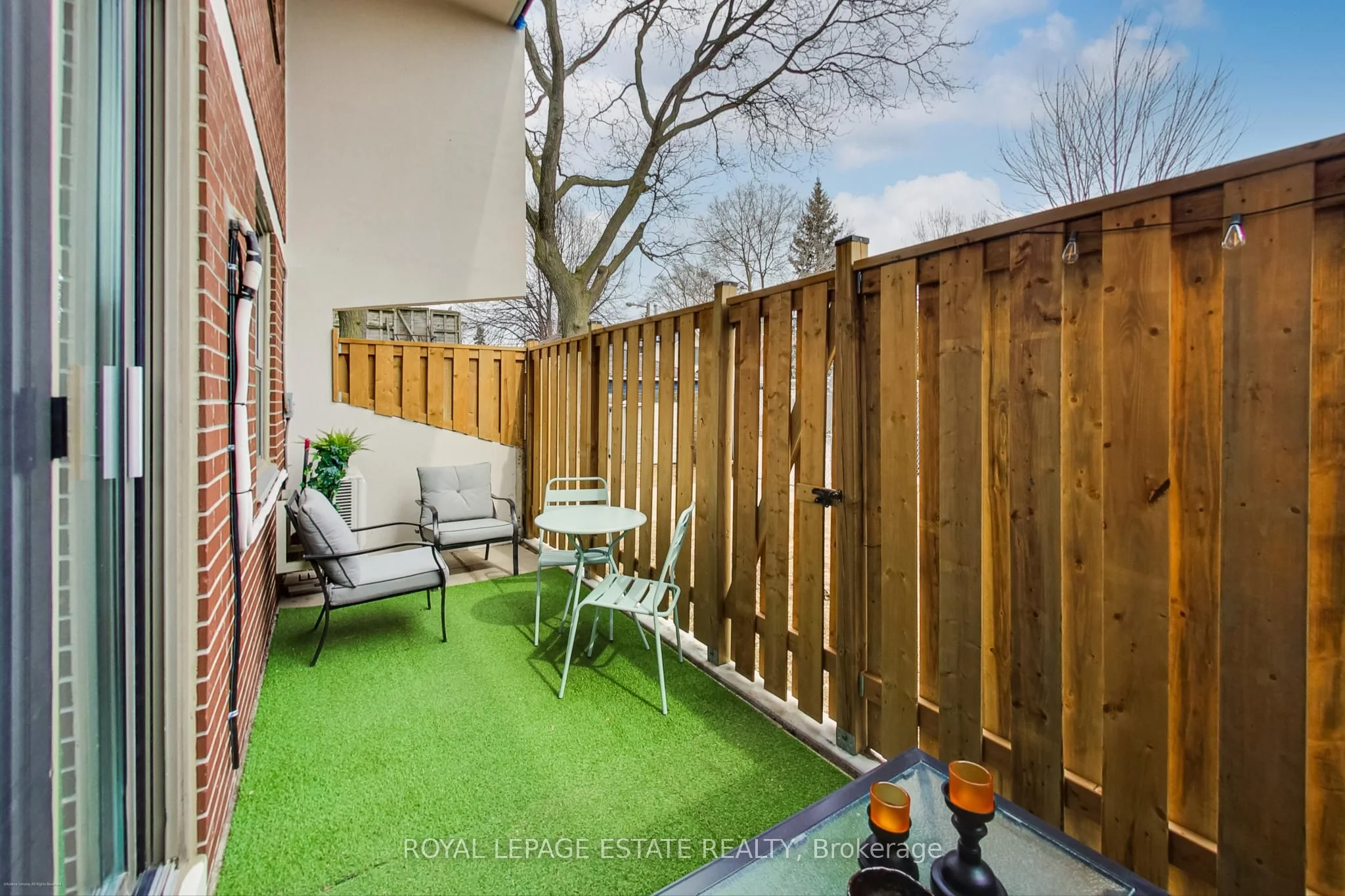 1071 Woodbine Avenue 107, Toronto E03, ON M4C 4C2