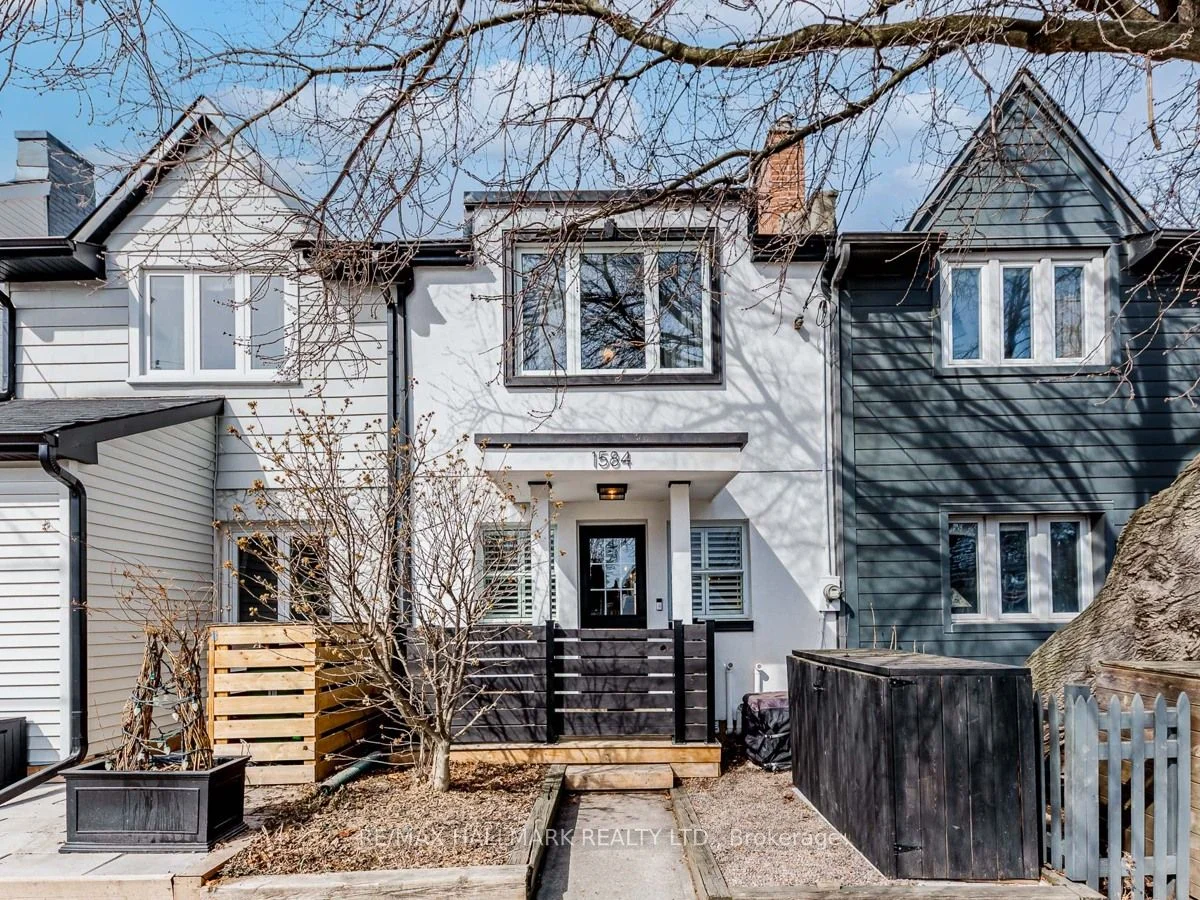 Att/Row/Townhouse in Toronto