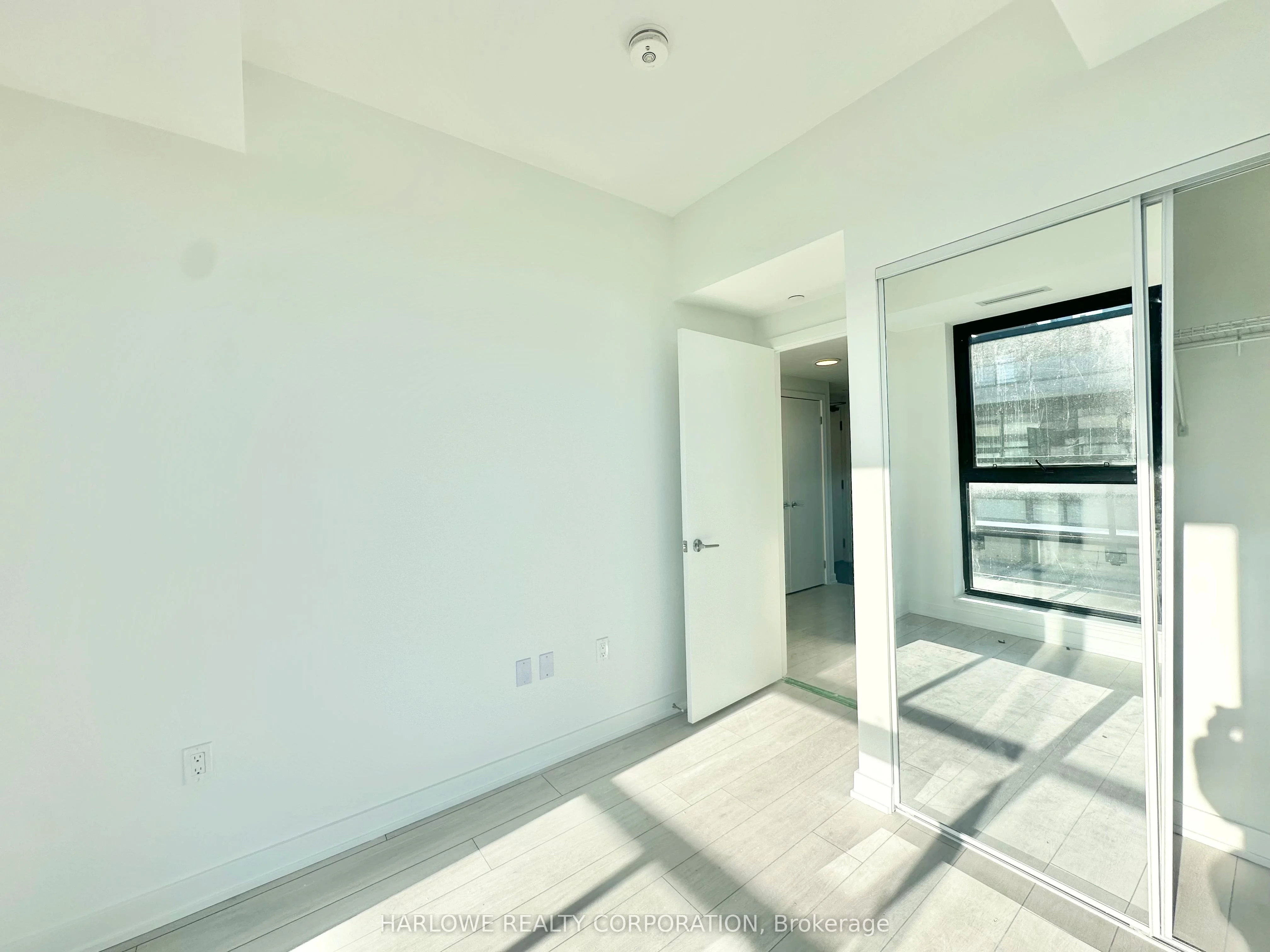 1610 Charles Street PH524 E, Whitby, ON L1N 0P5