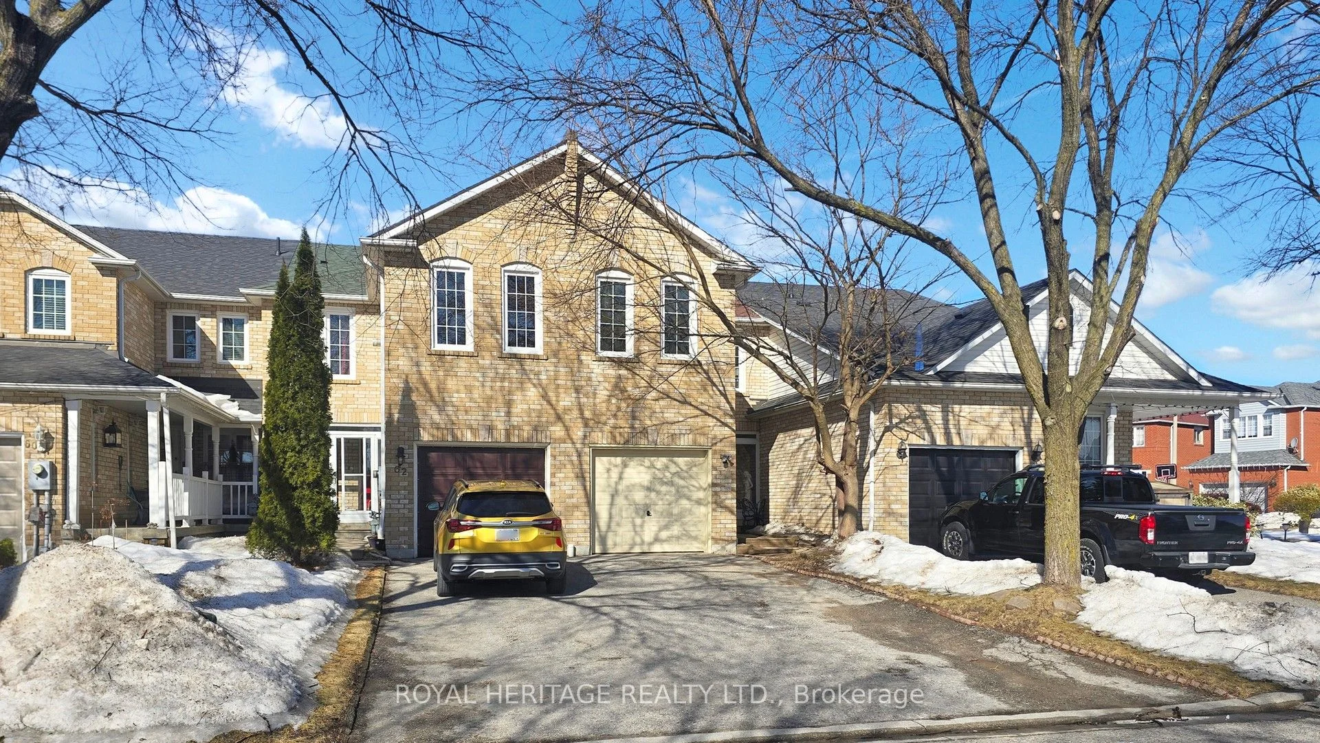 Att/Row/Townhouse in Ajax