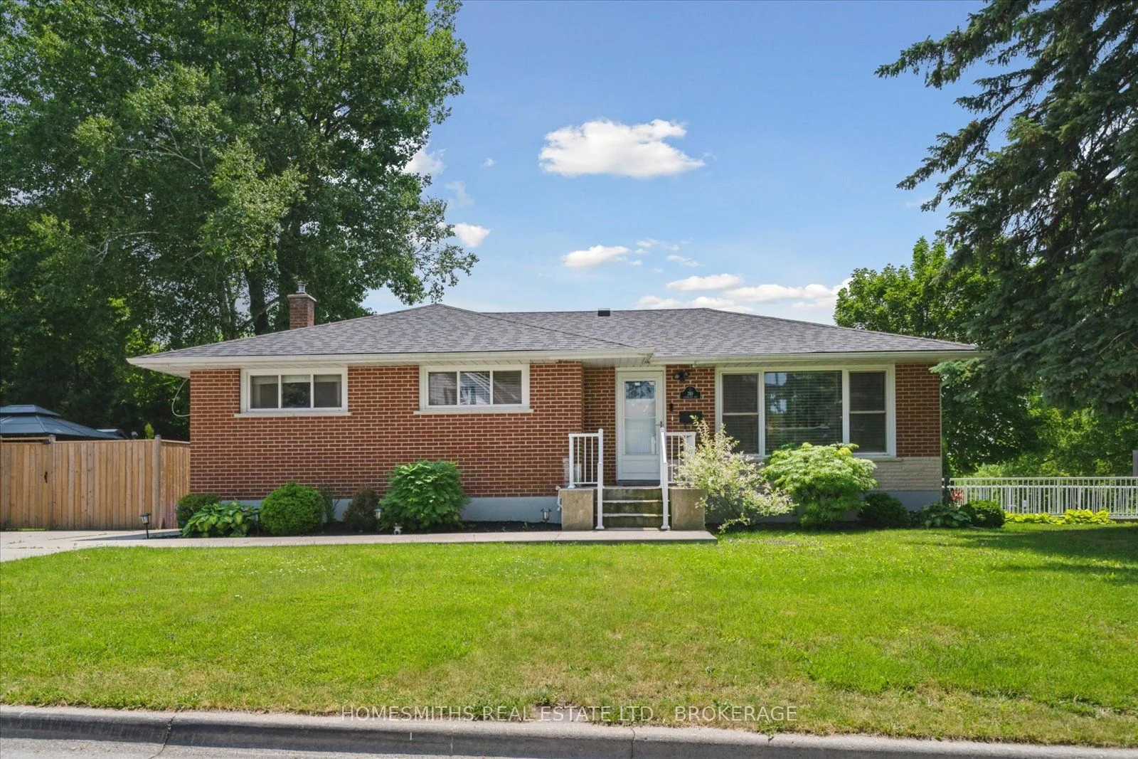 749 Cambridge Court, Oshawa, On L1g 1g1