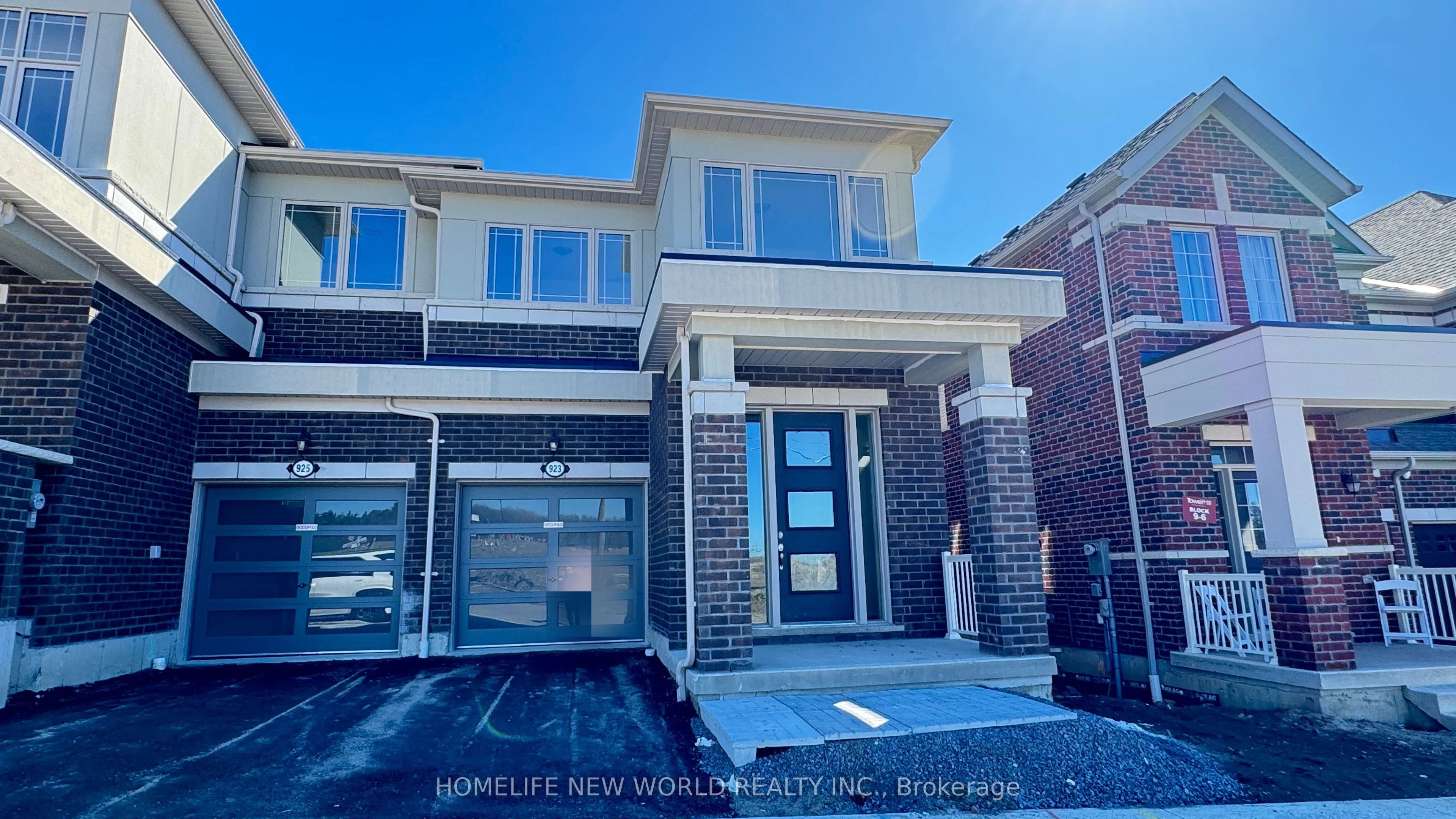 Att/Row/Townhouse in Pickering