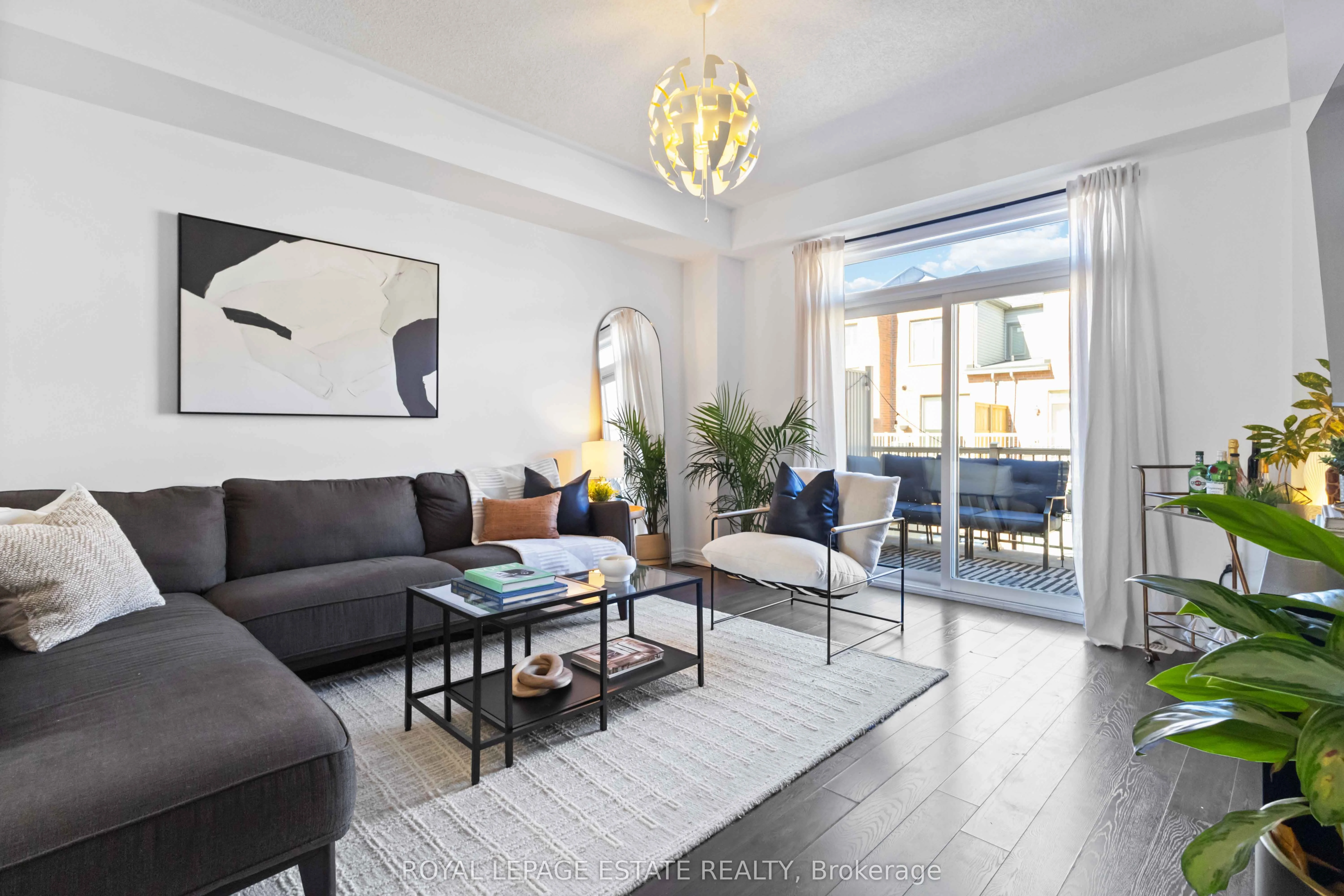 Att/Row/Townhouse in Toronto