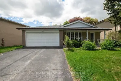12 Mollard Road, Toronto E07, On M1s 2l4