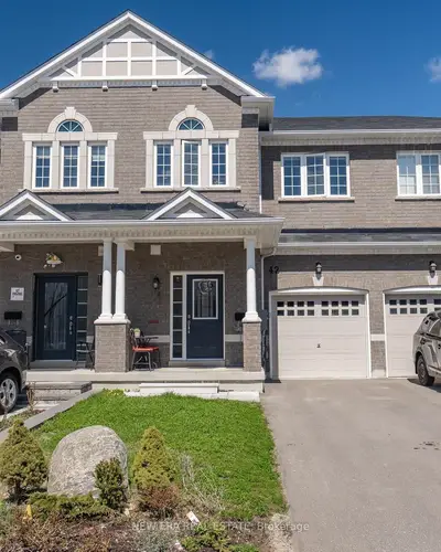 Att/Row/Townhouse in Ajax