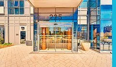 225 Village Green Square 702, Toronto E07, On M1s 0n4