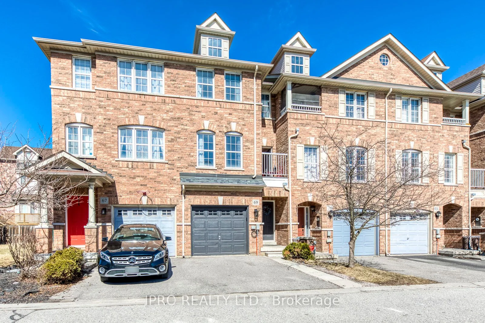 Att/Row/Townhouse in Toronto
